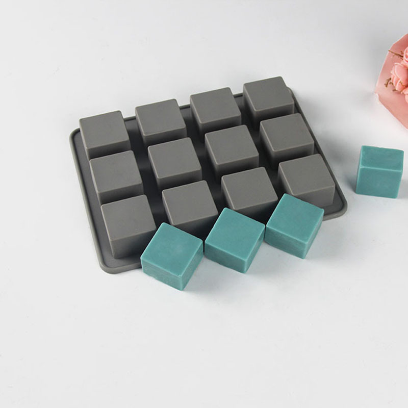 シリコンソープモールド,12個の空洞,正方形,日曜大工,手作 - Soap Making Ideas のレビューと価格