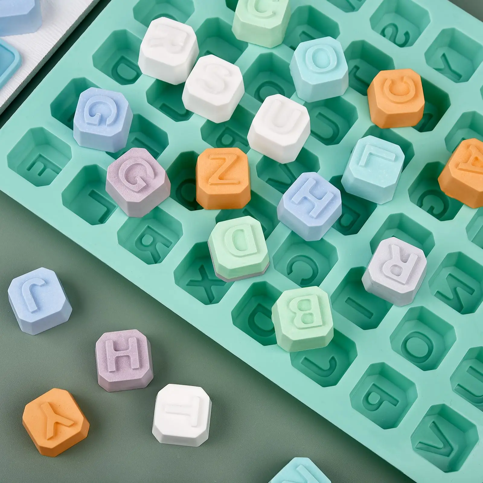 48 文字英語アルファベット文字シリコーン型石鹸型ケーキカッ - Soap Making Designs のレビューと価格